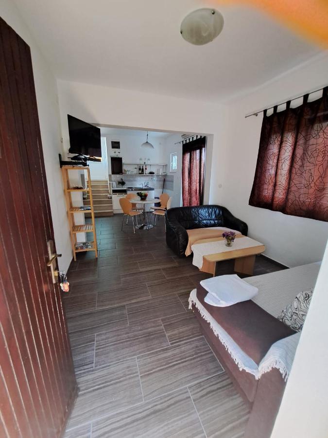 Apartmani Dusica Lumbarda Bagian luar foto
