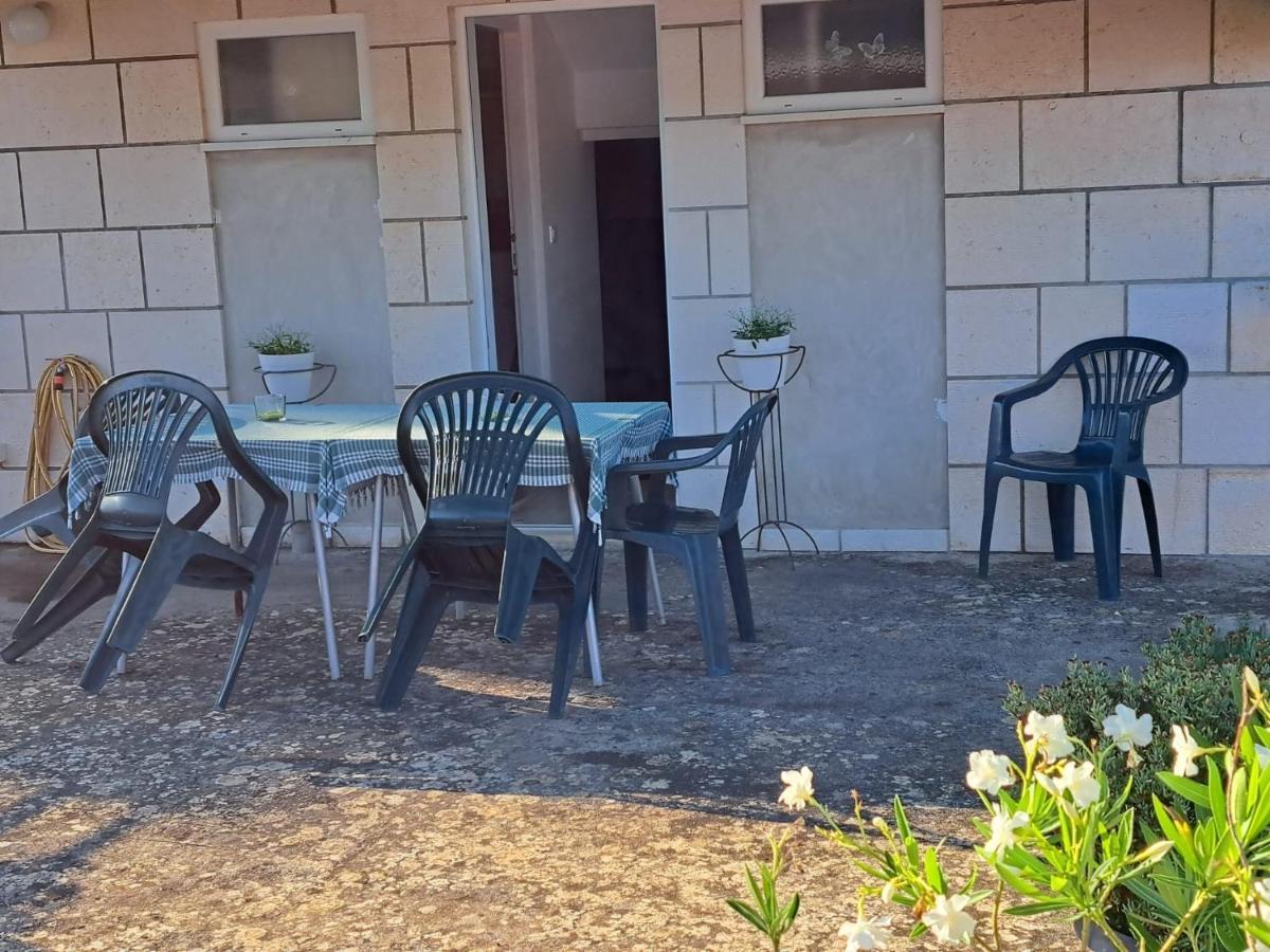 Apartmani Dusica Lumbarda Bagian luar foto