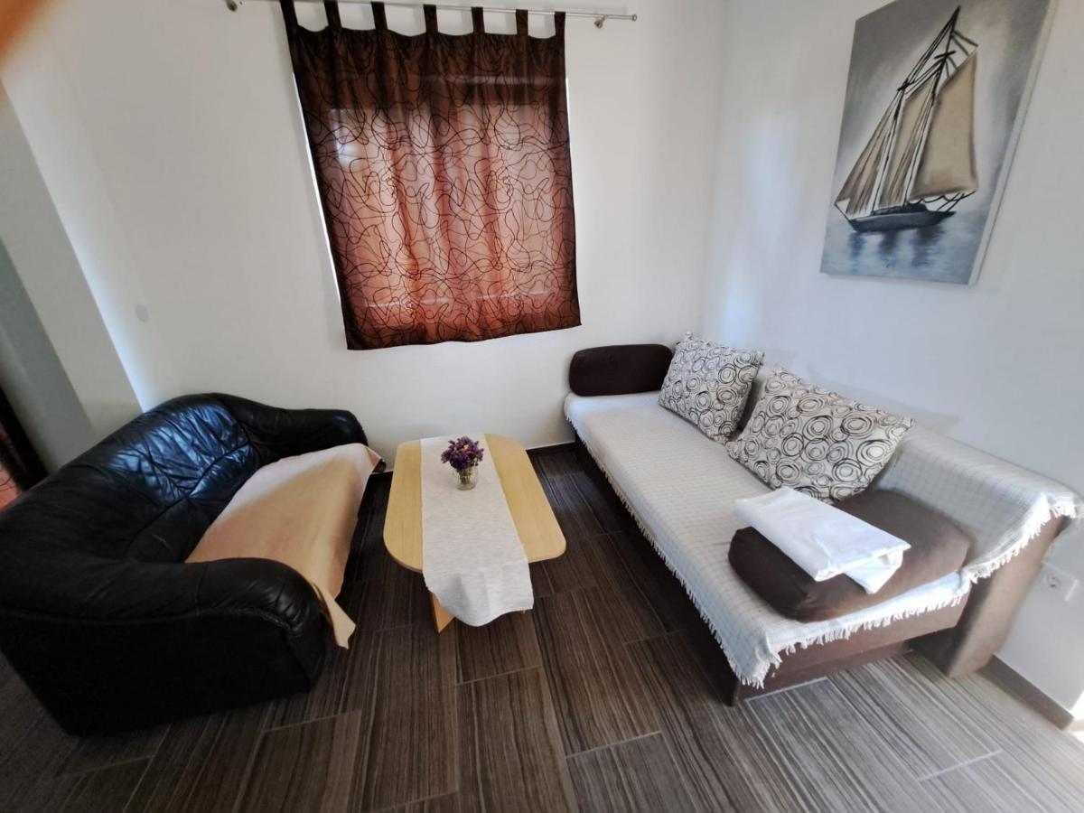 Apartmani Dusica Lumbarda Bagian luar foto