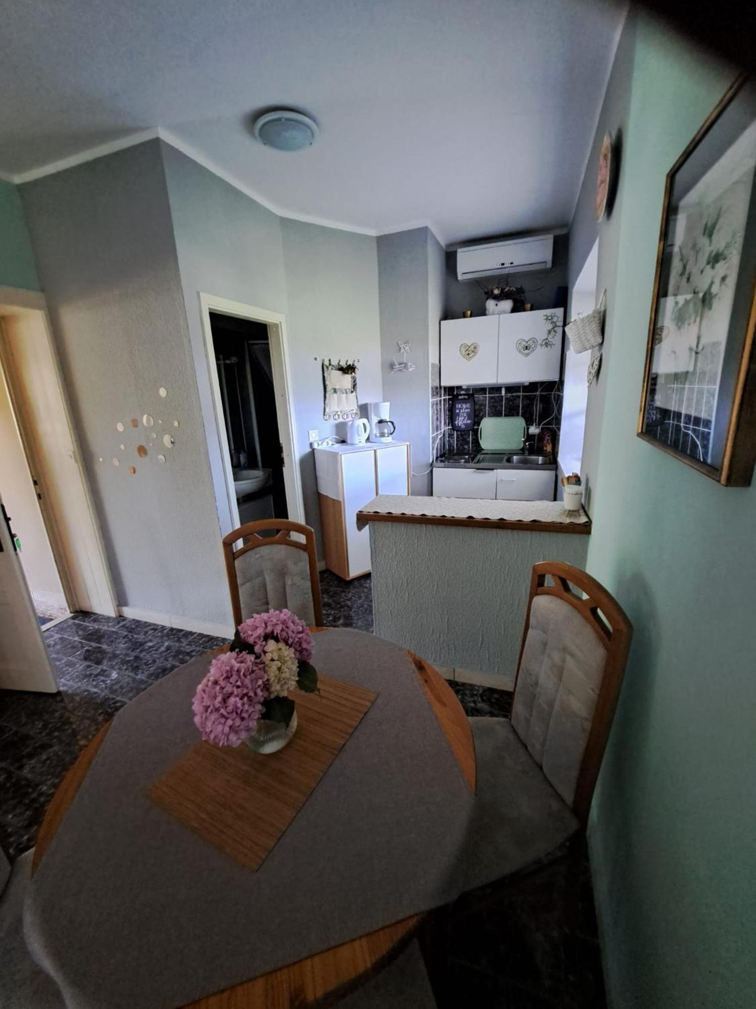 Apartmani Dusica Lumbarda Bagian luar foto